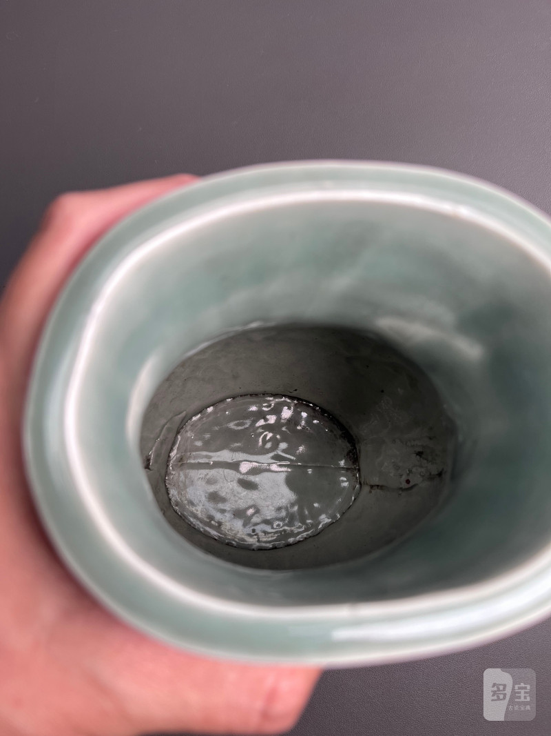 清康熙  豆青釉刻划缠枝牡丹纹贯耳壶 - 图21